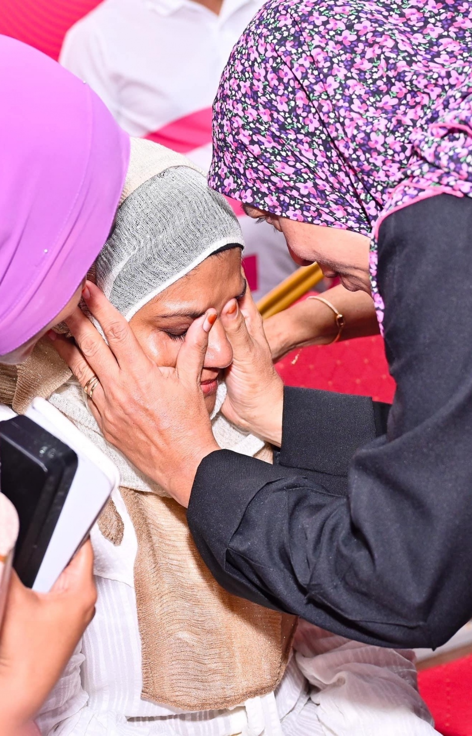 ޔާމީންގެ އަނބިކަނބަލުން ފާތުން ޕީޕީއެމްގެ ޖަގަހައަށް ވަޑައިގެންނެވުމުން ސަޕޯޓަރުން ދިން ތަރުހީބު ފެނިފައި ކީރިތި ކުރެއްވި - ފޮޓޯ: ނިޝާން އަލީ / މިހާރު