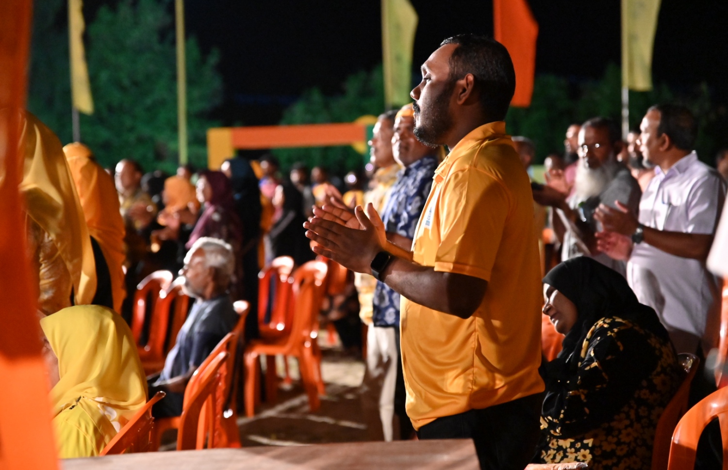 އެމްޑީޕީގެ ރިޔާސީ ކެންޑިޑޭޓް ރައީސް އިބްރާހިމް މުހައްމަދު ސޯލިހު ކެމްޕެއިނަށް ހދ. ކުޅުދުއްފުށީގައި ބޭއްވި ޖަލްސާގައި ސަޕޯޓަރުން ބައިވެރިވަނީ.-- ފޮޓޯ: އެމްޑީޕީ