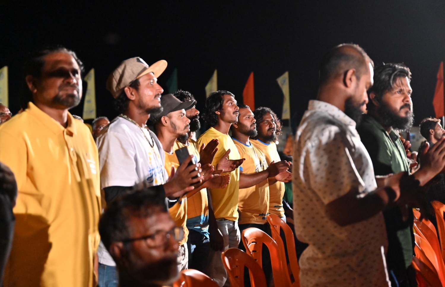 އެމްޑީޕީގެ ރިޔާސީ ކެންޑިޑޭޓް ރައީސް އިބްރާހިމް މުހައްމަދު ސޯލިހު ކެމްޕެއިނަށް ހދ. ކުޅުދުއްފުށީގައި ބޭއްވި ޖަލްސާގައި ސަޕޯޓަރުން ބައިވެރިވަނީ.-- ފޮޓޯ: އެމްޑީޕީ