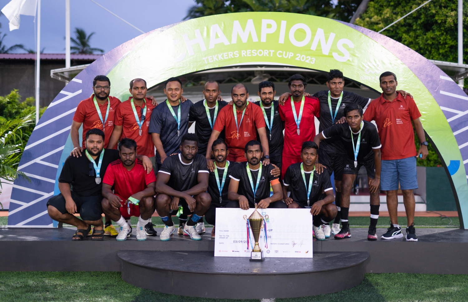 މުބާރާތުގެ ރަނަރަޕް ސެއިންޓް ރެޖިސް ޓީމު.-- ފޮޓޯ: ޓެކާސް