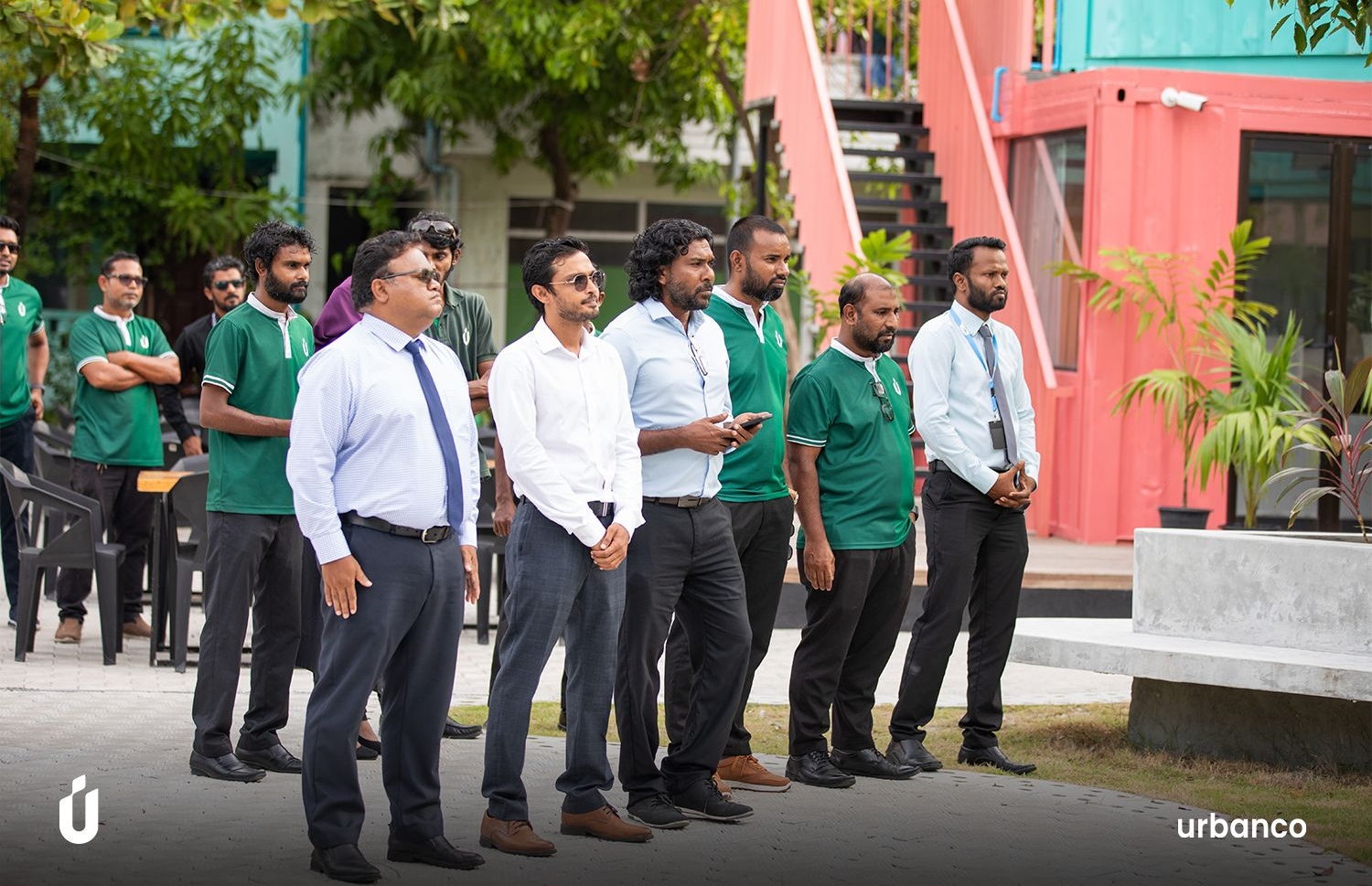 ކޮންޓެއިނާ ޕާކްގެ ކޯ-ވޯކިން ސްޕޭސް ހުޅުވަން މިއަދު ބޭއްވި ރަސްމިއްޔާތުގައި އެޗްޑީސީ އަދި އިކޮނޮމިކް މިނިސްޓްރީގެ އިސްވެރިން ބައިވެރިވެވަޑައިގަންނަވަނީ.-- ފޮޓޯ: އާބަންކޯ