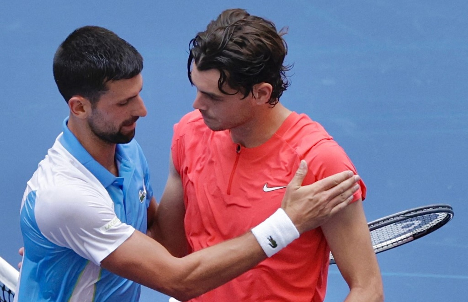 ޖޮކޮވިޗް ކުއާޓާގެ މެޗު ކާމިޔާބު ކުރުމަށް ފަހު، އިދިކޮޅުން ކުޅުނު ފްރިޓްޒް އާއެކު.-- ފޮޓޯ: އޭއެފްޕީ