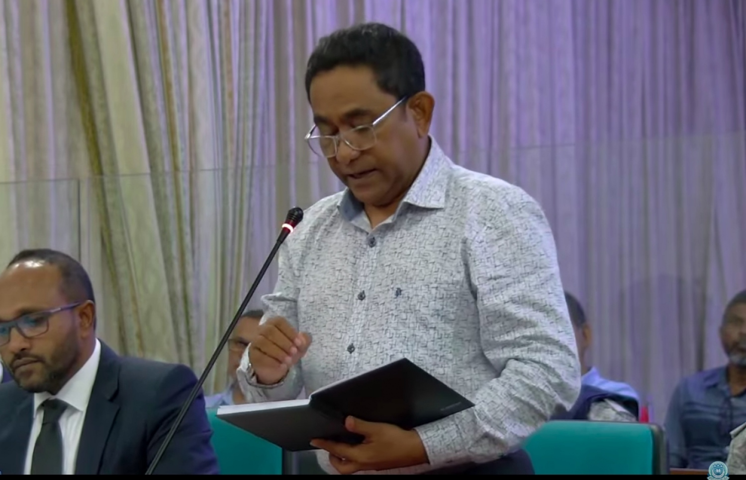 ޔާމީން ވާހަކަ ދައްކަވަނީ