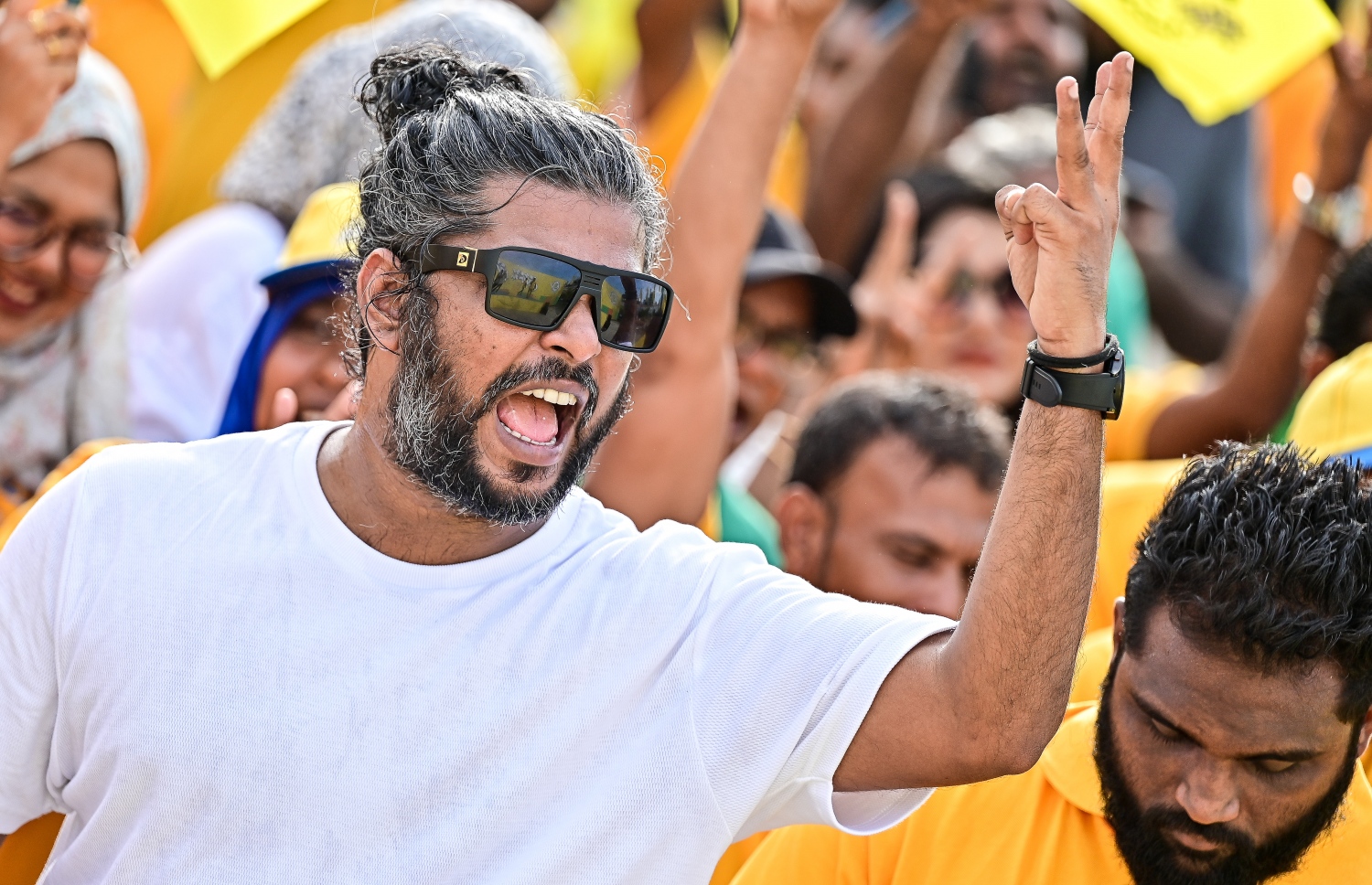 މިއަހަރުގެ ރިޔާސީ އިންިހާބުގެ އެމްޑީޕީ ކެންޑިޑޭޓް، ރައީސް އިބްރާހިމް މުހައްމަދު ސޯލިހުގެ ކެމްޕޭނު ނިންމާލުމުގެ ގޮތުން އެ ޕާޓީ އިން އުސްފަސްގަނޑު ސަރަހައްދުގައި މިއަދު ހަވީރު ބާއްވާ ހިނގާލުމުގައި ޕާޓީ އަށް ސަޕޯޓުކުރާ މީހުން ބައިވެރިވަނީ.-- ފޮޓޯ: ފަޔާޒް މޫސާ /މިހާރު