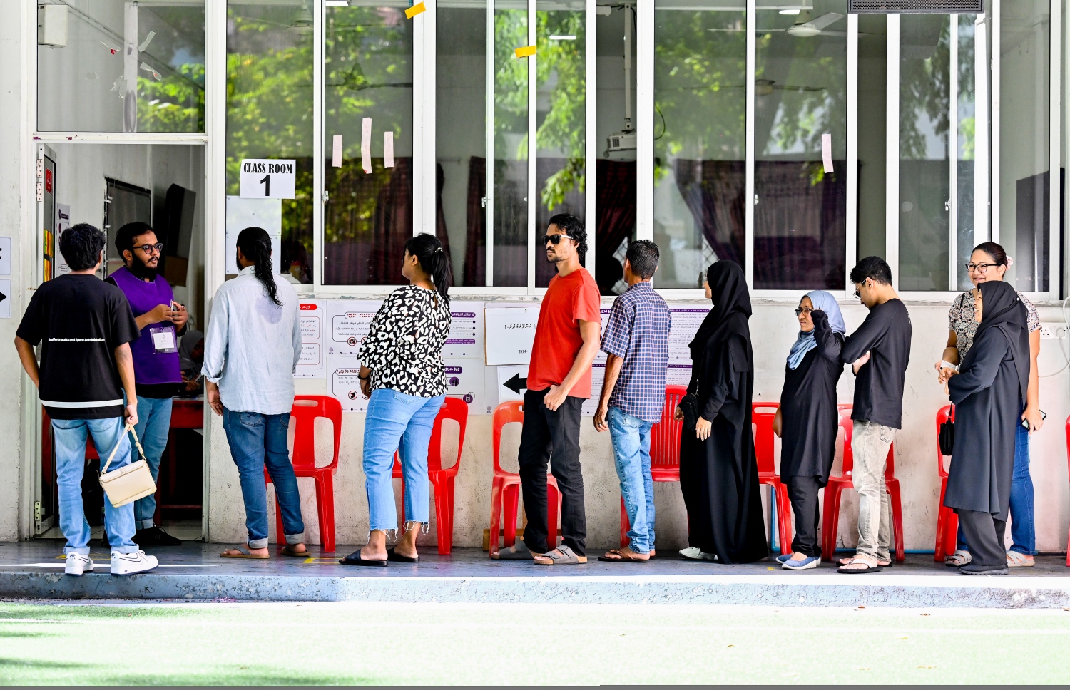 ރިޔާސީ އިންތިހާބުގައި ވޯޓުލުމަށް ބަޔަކު ކިޔޫގައި.-- ފޮޓޯ: ނިޝާން އަލީ /މިހާރު