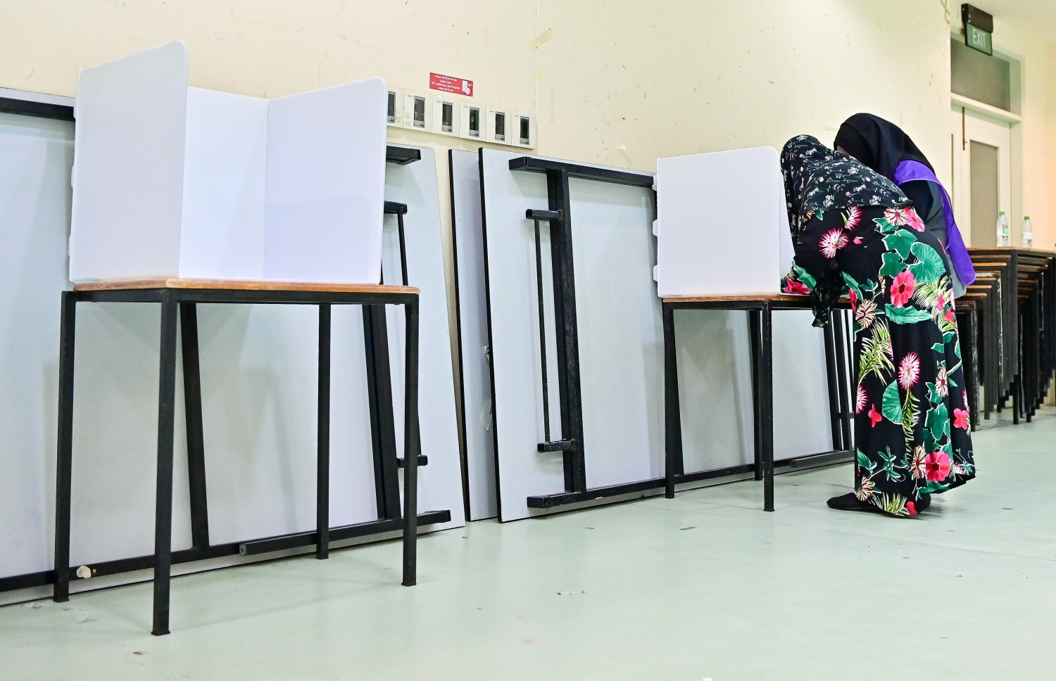 ރިޔާސީ އިންތިހާބުގައި މީހަކު ވޯޓު ލަނީ.-- ފޮޓޯ: ފަޔާޒް މޫސާ /މިހާރު