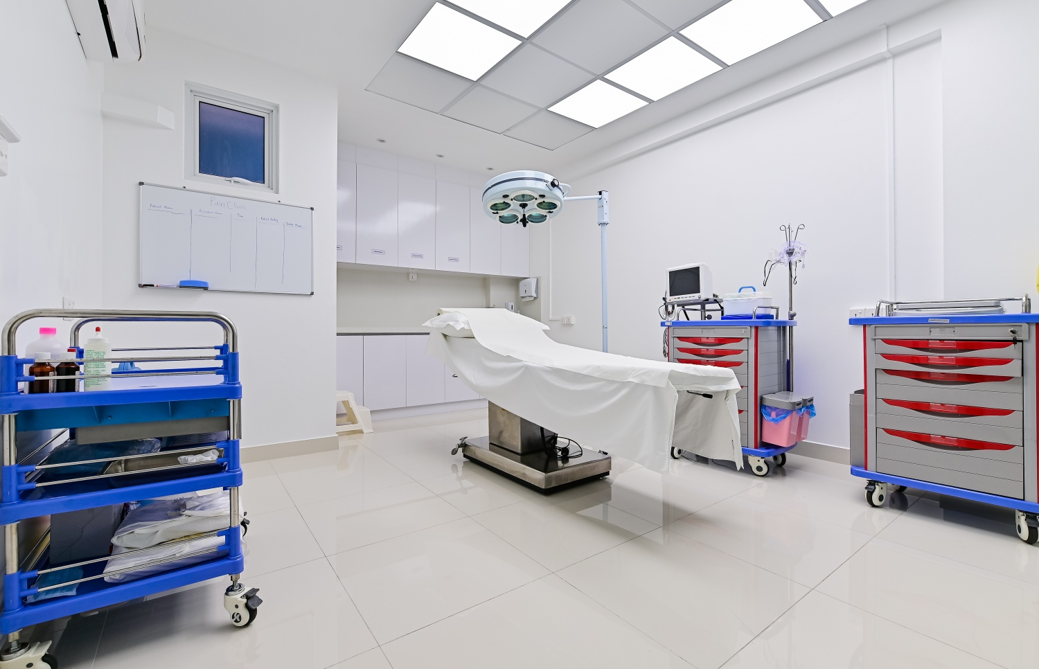 ޕެއިން ކްލިނިކުގެ ޓްރީޓްމަންޓު ރޫމެއް. -- ފޮޓޯ: ނިޝާން އަލީ | މިހާރު