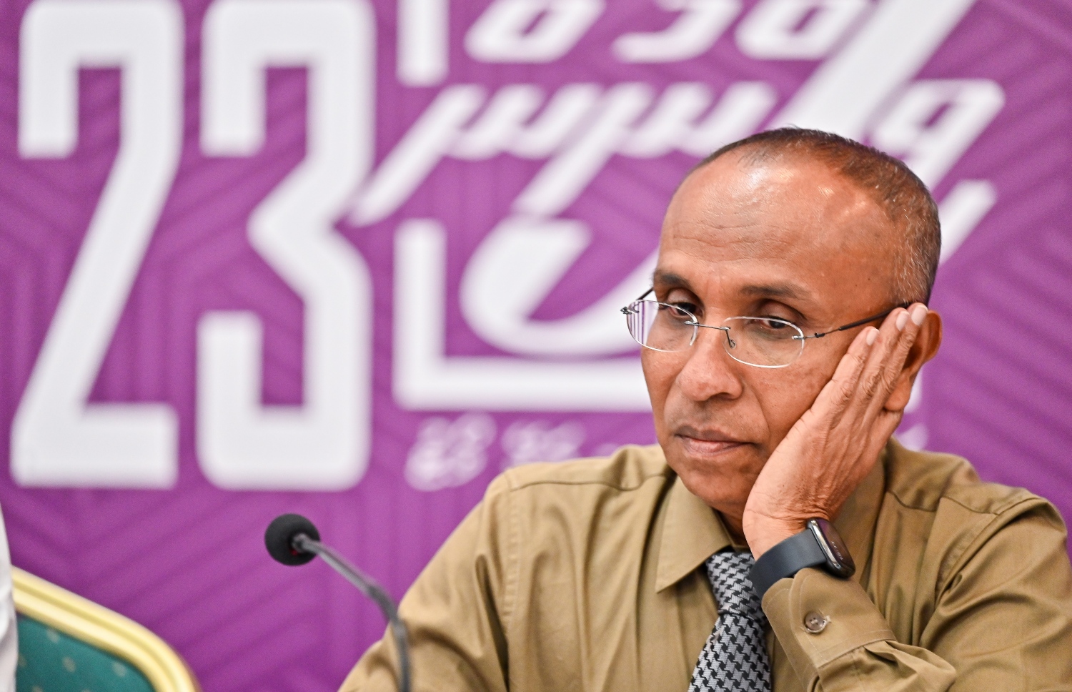 އިލެކްޝަންސް ކޮމިޝަންގެ ނައިބު ރައީސް އިސްމާއިލް ހަބީބް މީގެ ކުރިން ބޭއްވި ނޫސްވެރިންގެ ބައްދަލުވުމެއްގައި. --ފައިލް ފޮޓޯ: މިހާރު