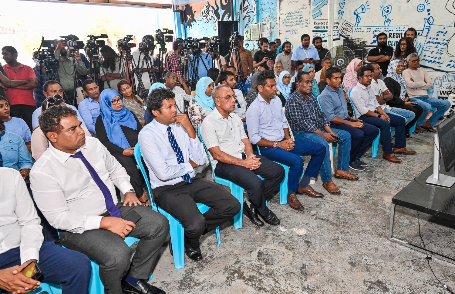ޑިމޮކްރެޓްސްގެ އިންޓްރިމް ކައުންސިލް ބައްދަލުވުން: އެ ޕާޓީން ބުނީ ސަރުކާރު ހިންގާ ޕާޓީން ދައުލަތުގެ މުދާ ނަހަމަގޮތުގައި ބޭނުން ކުރާ ކަމަށް--ފޮޓޯ: ނިޝަން އަލީ | މިހާރު