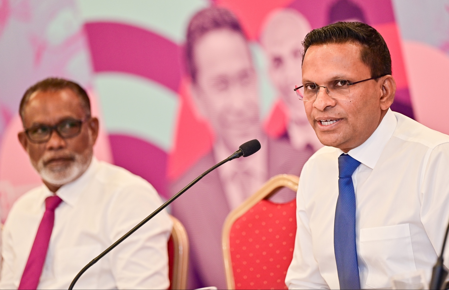 މިއަދު ބޭއްވި ނޫސްވެރިންގެ ބައްދަލުވުމުގައި ނާޒިމް ވާހަކަ ދައްކަވަނީ: ފްރޭމް ކުރި މައްސަލަ އަކީ މާޒީ ކަމަށް ވިދާޅުވި - ފޮޓޯ: ނިޝާން އަލީ / މިހާރު