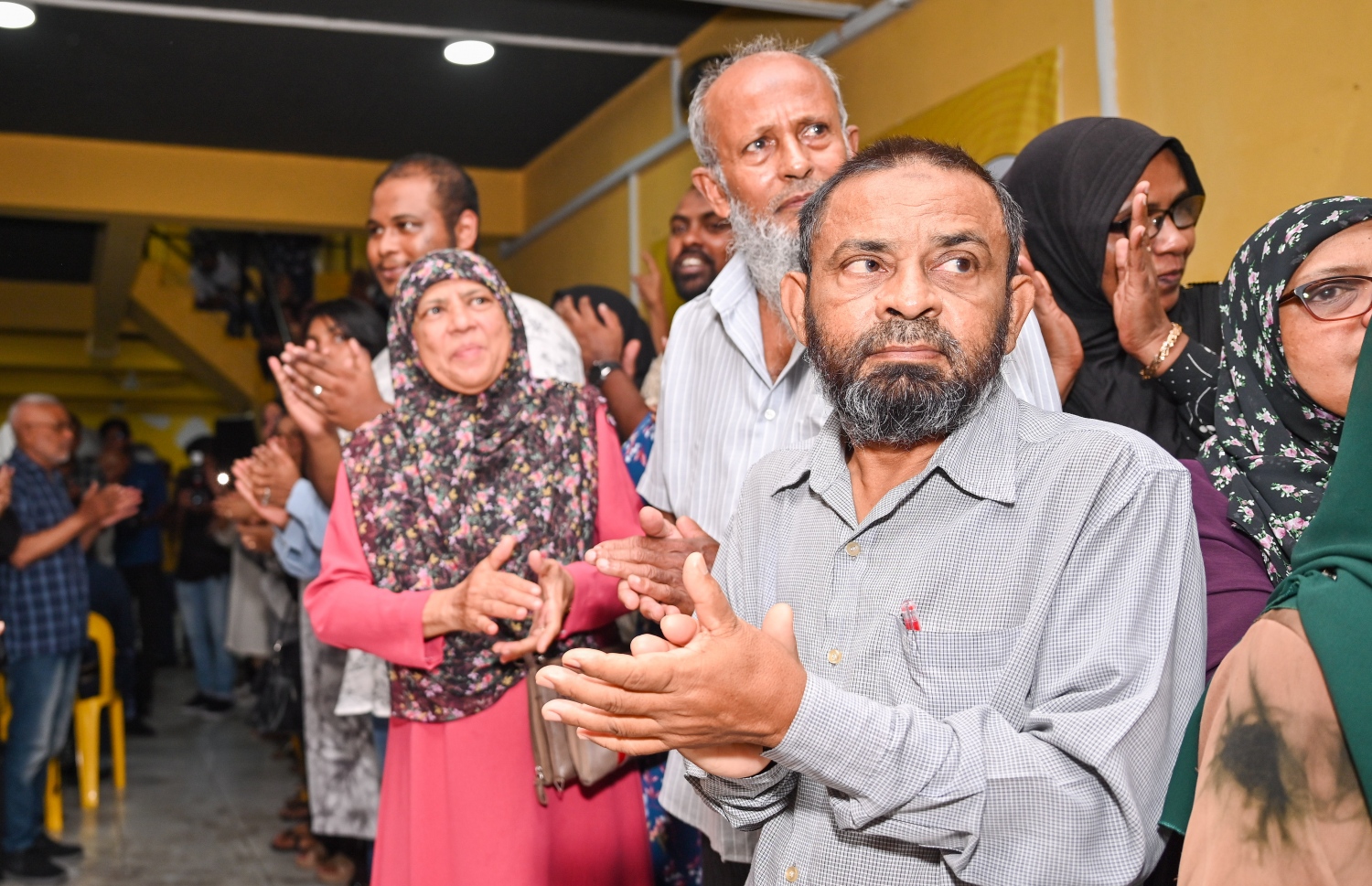 އިންތިހާބުގެ ދެވަނަ ބުރަށް އެމްޑީޕީގެ ކެމްޕެއިން ފެށުމަށް ދަނޑިކޮށީ ޖަގަހައިގައި ބޭއްވި ޖަލްސާގައި އެ ޕާޓީގެ މެމްބަރުން ބައިވެރިވަނީ -- ފޮޓޯ: ފަޔާޒު މޫސާ | މިހާރު