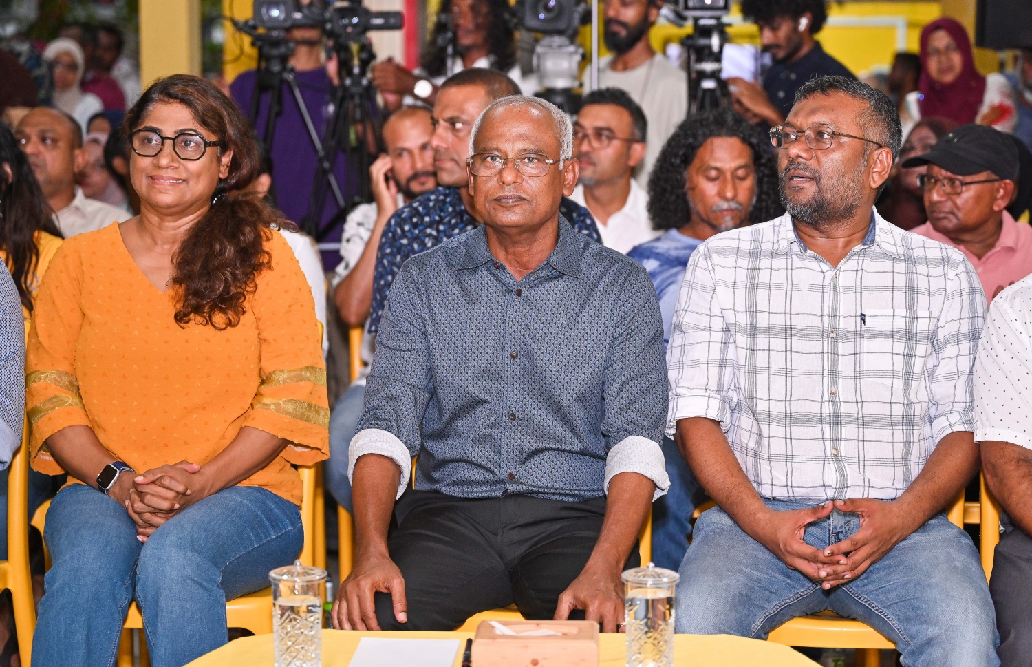 "އާ ޖޯޝާއެކީ ކުރިއަށް" ނަމުގައި ދެވަނަ ބުރުގެ ކެމްޕެއިން ފެށުމަށް ބޭއްވި ޖަގަހަ ޖަލްސާގައި ރައީސް އިބްރާހިމް މުހައްމަދު ސޯލިހް ބައިވެރިވަނީ، އަރިހުގައި ޗެއާޕާސަން ފައްޔާޒު އާ ޑިފެންސް މިނިސްޓަރު މާރިޔާ ދީދީ -- ފޮޓޯ: ފަޔާޒު މޫސާ | މިހާރު