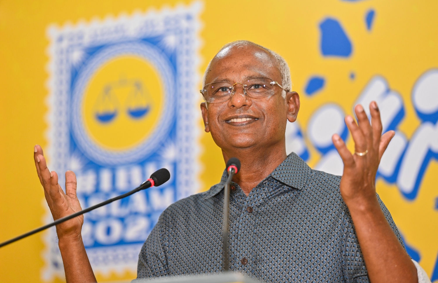 އެމްޑީޕީއިން ދެވަނަ ބުރުގެ ކެމްޕެއިން ފެށުމަށް މާލޭގައި ބޭއްވި ޖަގަހަ ޖަލްސާގައި ރައީސް ވާހަކަ ދައްކަވަނީ. -- ފޮޓޯ: ފަޔާޒް މޫސާ | މިހާރު