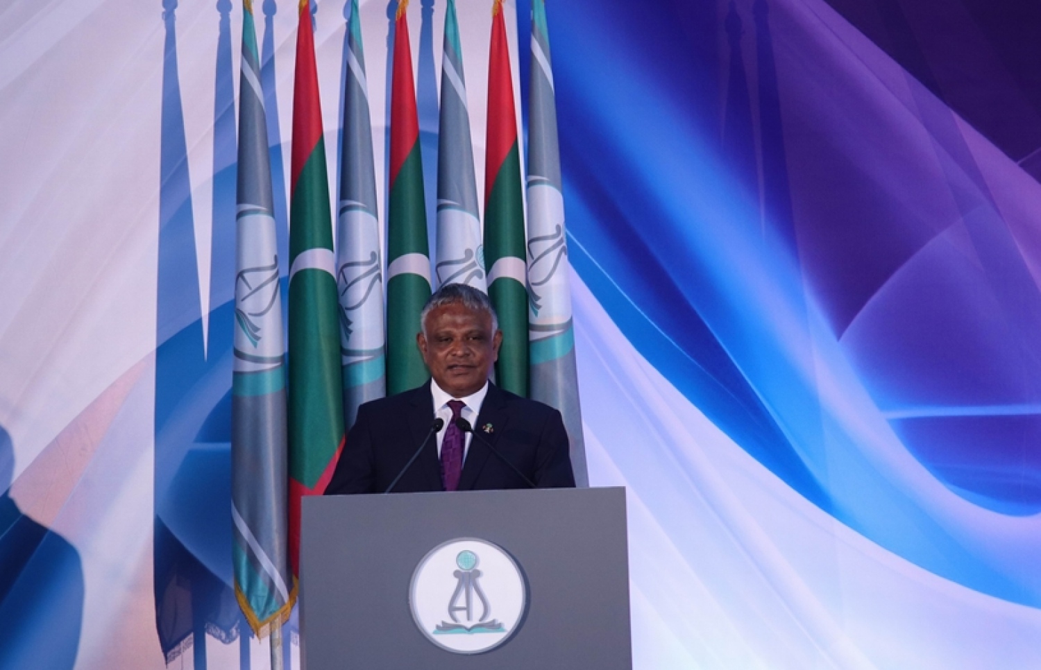 އެ ސްކޫލުގެ އިނާމް ދިނުމުގެ ހަފްލާގައި ހަޔާ އެޑިޔުކޭޝަން މިނިސްޓަރު ވާހަކަ ދައްކަވަނީ.-- ފޮޓޯ: އަހުމަދިއްޔާ ސްކޫލު