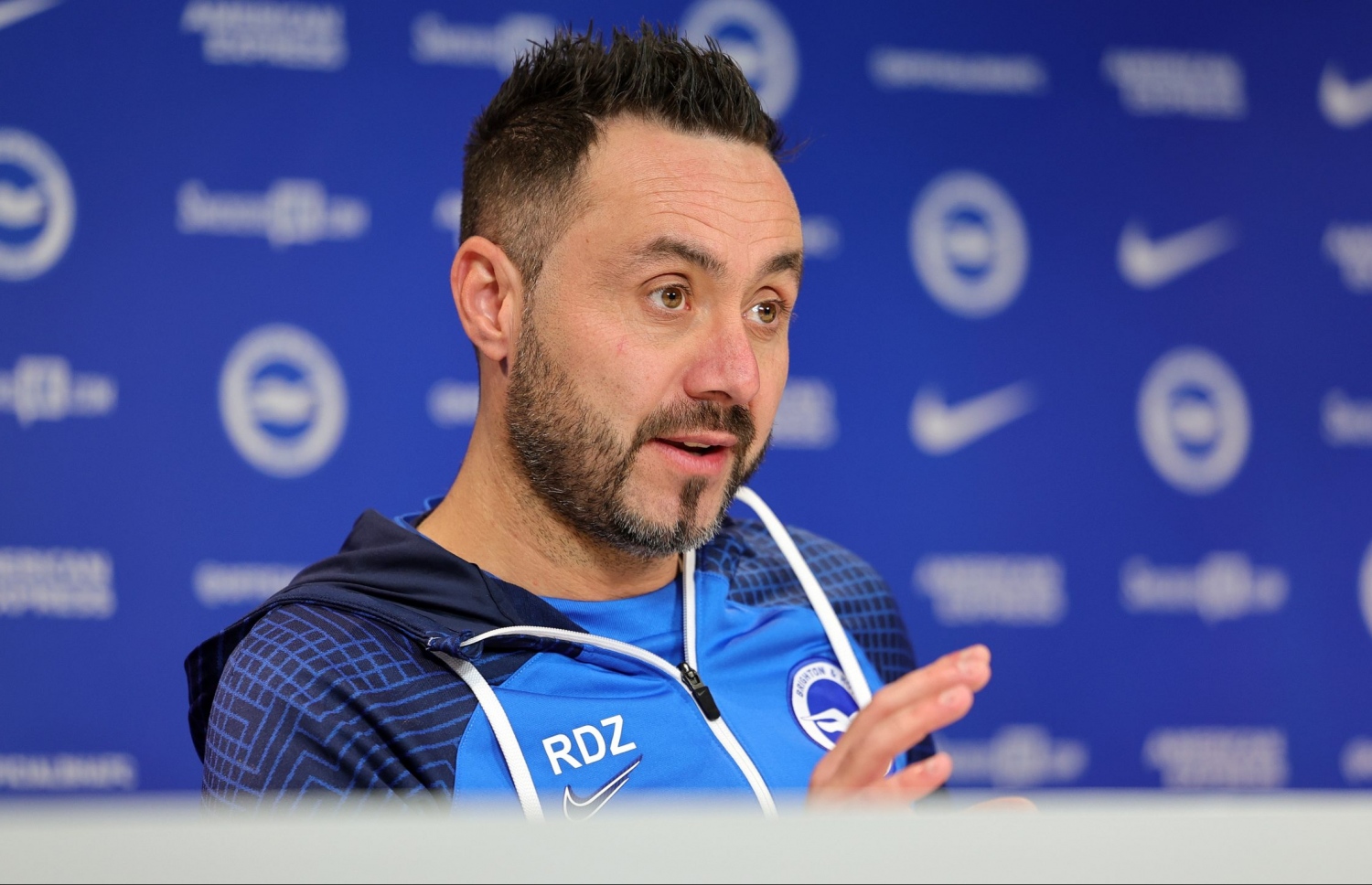 ބްރައިޓަން އަށް އިރުޝާދުދޭ ކޯޗު ޑި ޒެބްރީ.-- ފޮޓޯ: ބްރައިޓަން