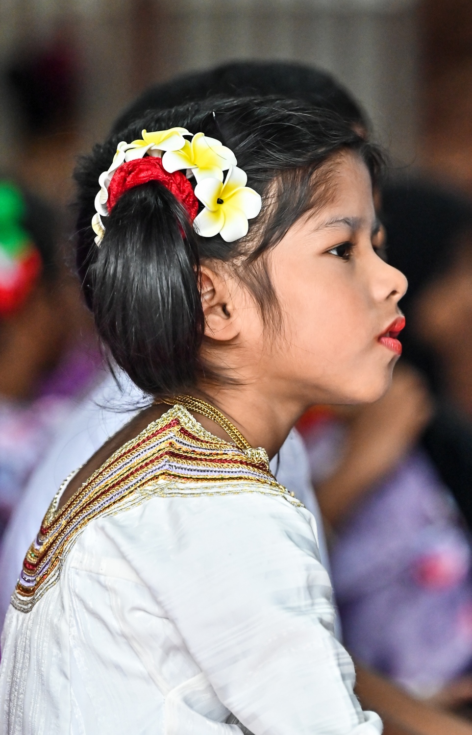 މި އަހަރުގެ ގައުމީ ދުވަސް ފާހަގަ ކުރުމުގެ ގޮތުން ހިރިޔާ ސްކޫލުގައި ބޭއްވި އެސެމްބްލީގައި ދަރިވަރުންތަކެއް ގައުމީ ހެދުމުގައި.-- ފޮޓޯ: ފަޔާޒް މޫސާ /މިހާރު