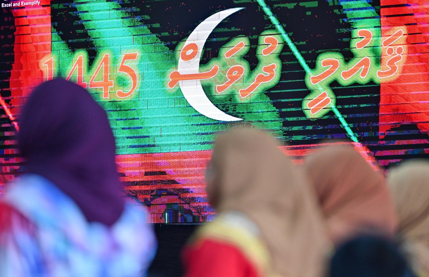 މި އަހަރުގެ ގައުމީ ދުވަސް ފާހަގަ ކުރުމުގެ ގޮތުން ހިރިޔާ ސްކޫލު ޒީނަތްތެރިކޮށްފައި.-- ފޮޓޯ: ފަޔާޒް މޫސާ /މިހާރު