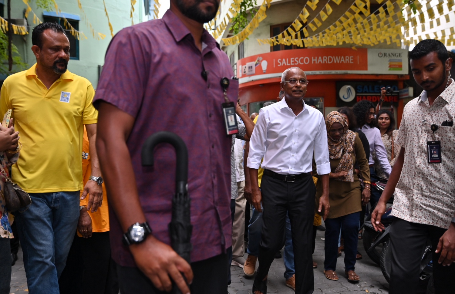 ރައީސް މިއަދު މާލޭގައި ދޮރުން ދޮރަށް ހިންގަވަނީ: މަޖިލީހުން ނިންމައިފި ނަމަ، ބަރުލަމާނީ ނިޒާމް ގެންނަން ފެނޭތޯ ބަލަން ވޯޓު ނަގަން އީސީ އަށް އަންގަވާނެ ކަމަށް ވިދާޅުވި - ފޮޓޯ: އެމްޑީޕީ