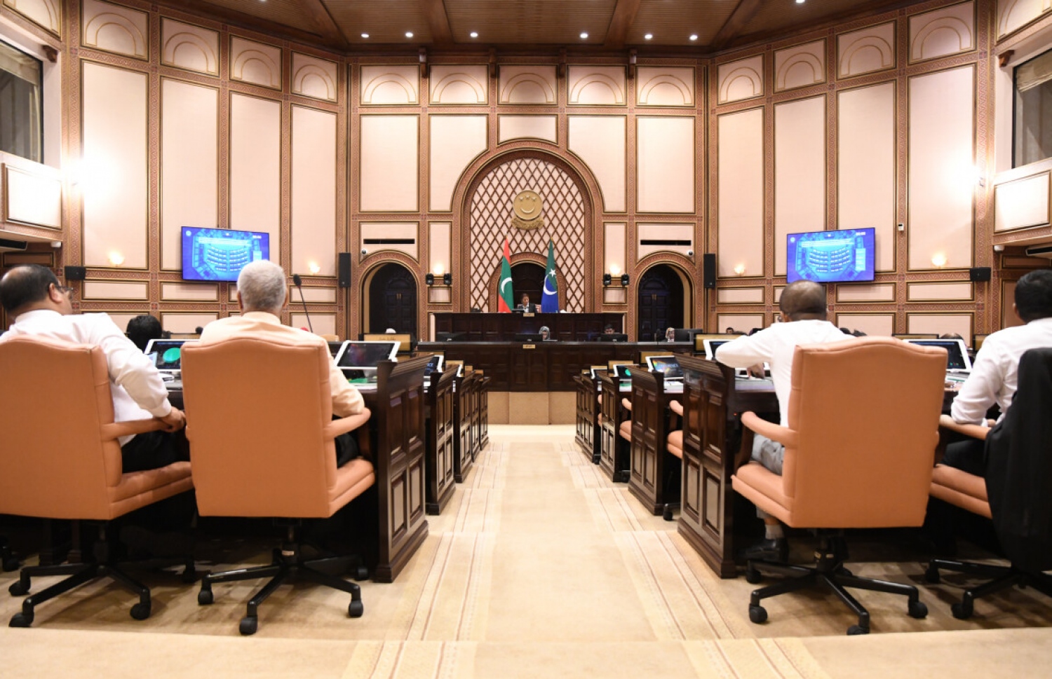 ރައްޔިތުންގެ މަޖިލިސް: ބަރުލަމާނީ ނިޒާމެއްގައި ބޮޑެތި ބާރުތަކެއް މަޖިލީހަށް ލިބޭނެ.