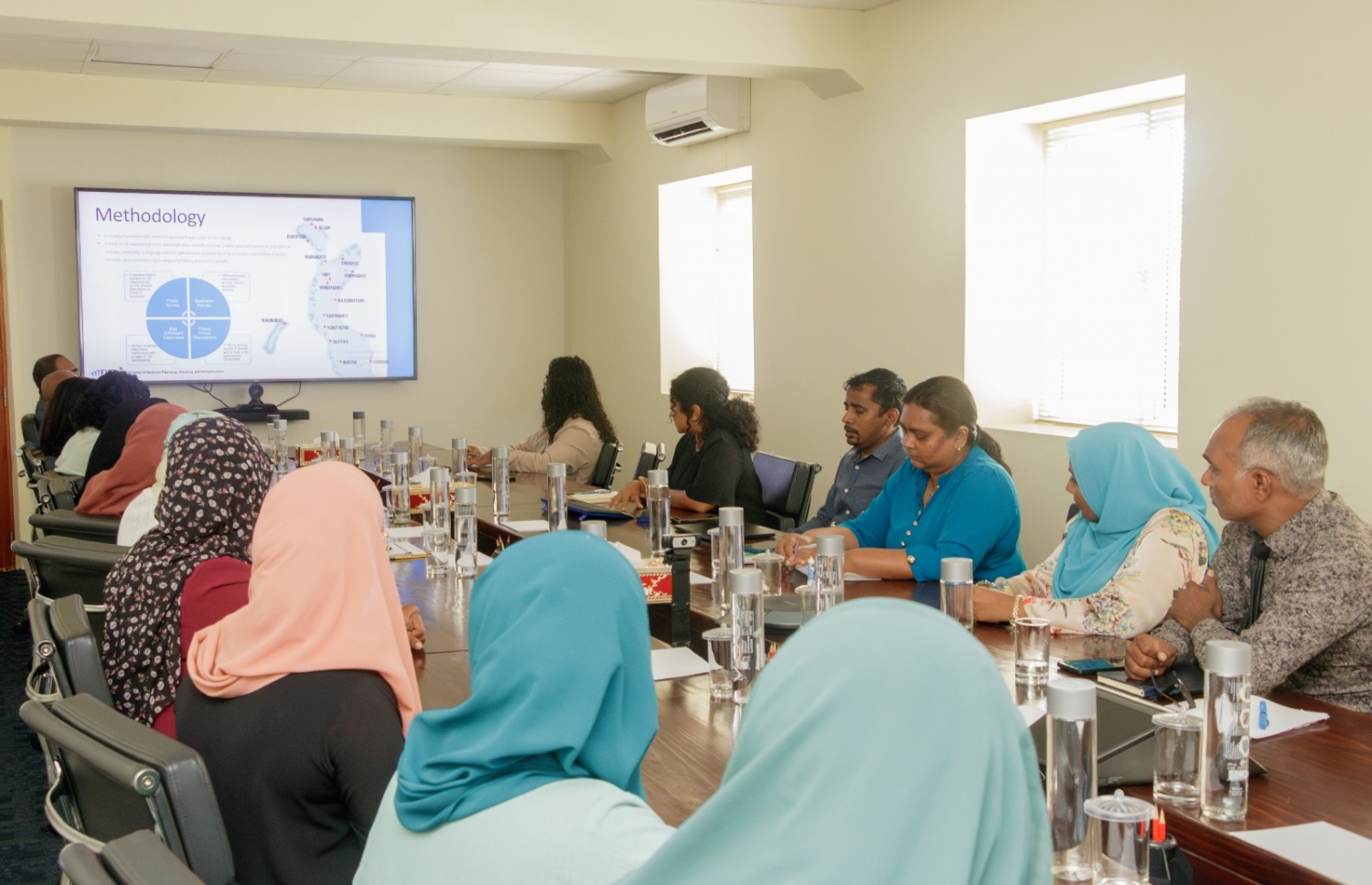 އާރްޓީއެލްގެ ސަބަބުން ބޮޑު ތިލަދުންމައްޗަށް އައި ބަދަލުތަކުގެ މައުލޫމާތުތައް، އެފްޖޭއެސް ކޮންސަލްޓެންސީން މީޑިއާތަކަށް މިއަދު ދެނީ.-- ފޮޓޯ: ޕްލޭނިން މިނިސްޓްރީ