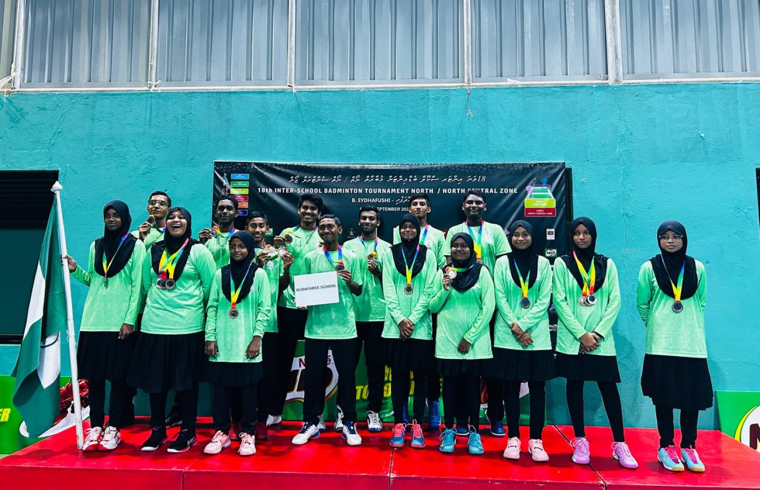 އިންޓަ ސްކޫލް ބެޑްމިންތަން މުބާރާތުން މެޑަލް ހޯދި ކުޑަފަރީ ސްކޫލް ދަރިވަރުން.-- ކުޑަފަރީ ސްކޫލް