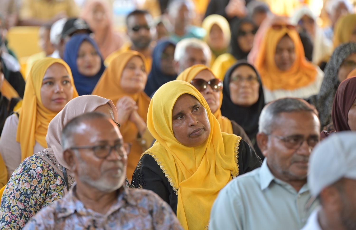ފުވައްމުލަކުގެ ކެމްޕޭން ޓީމްތަކާ ރައީސް ބައްދަލުކުރައްވަނީ. -- ފޮޓޯ | އެމްޑީޕީ