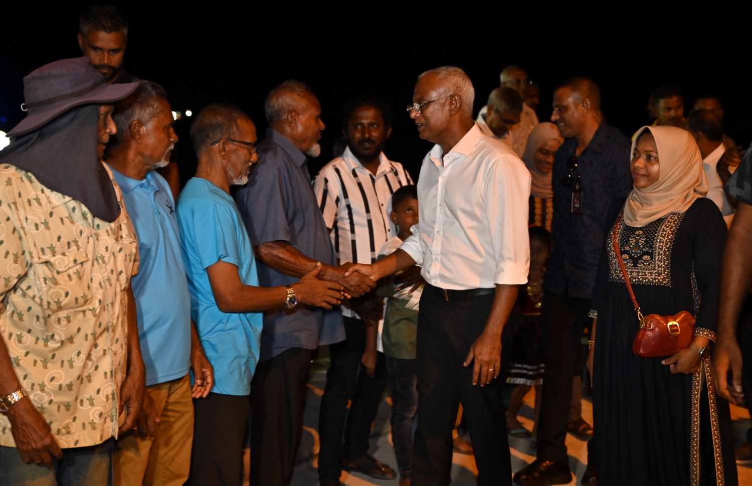 ޑިމޮކްރެޓުންގެ އާންމު މެންބަރުންތަކެއް ރައީސަށް މަރުހަބާ ކިޔަނީ: އެ ޕާޓީ މެންބަރުންގެ ތާއިދު ލިބުމަކީ ކާމިޔާބު ޔަގީންވާ ކަމެއް ކަމަށް ވިދާޅުވި