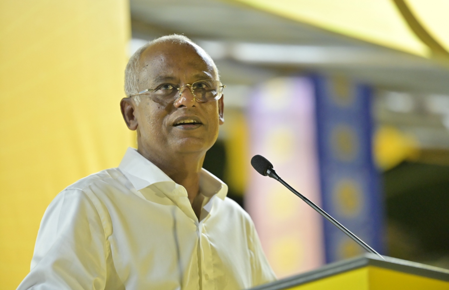 ތިނަދޫގައި މިރޭ ބޭއްވި ޖަލްސާގައި ރައީސް ވާހަކަ ދައްކަވަނީ. -- ފޮޓޯ | އެމްޑީޕީ