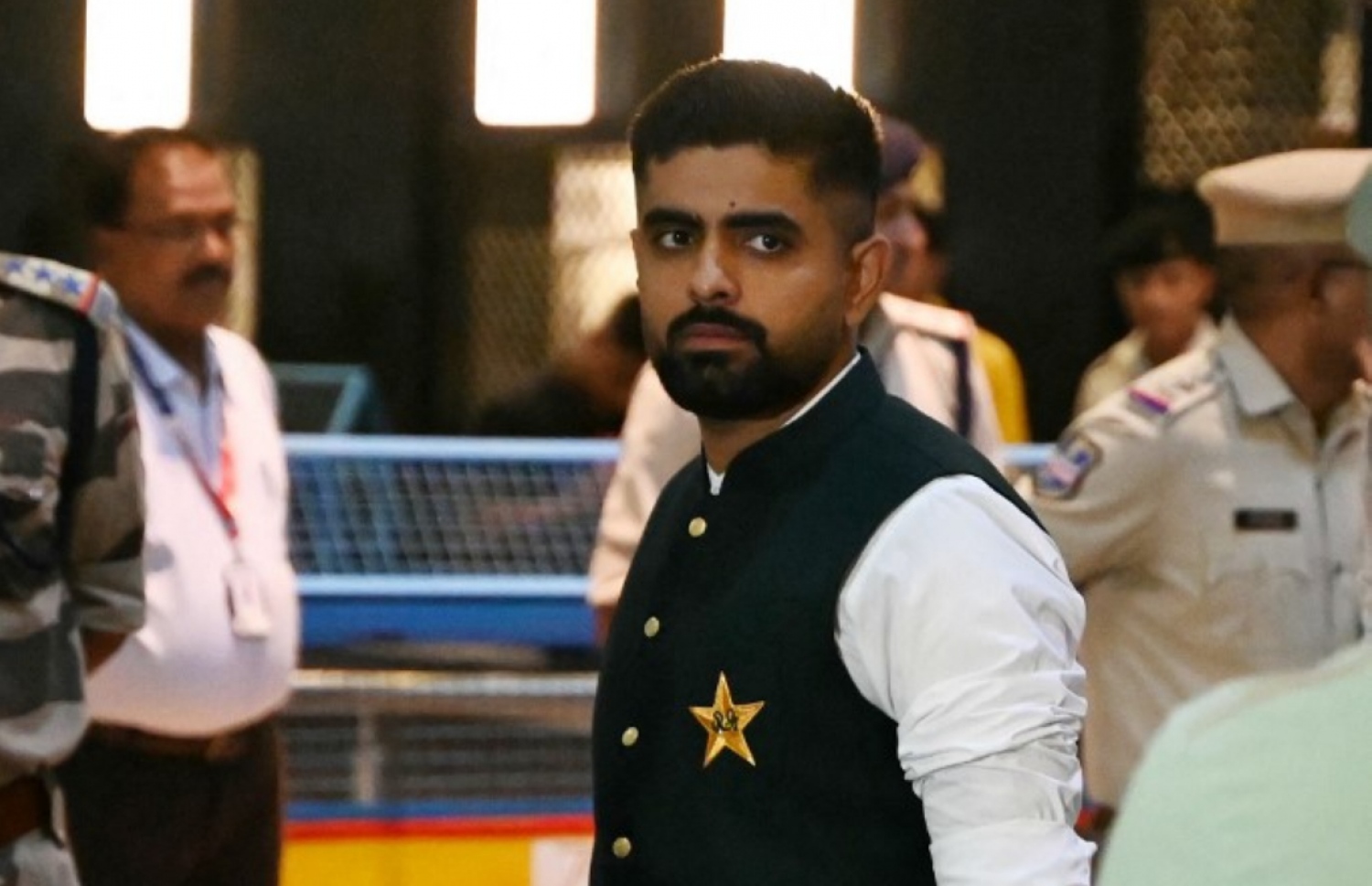 ޕާކިސްތާން ގައުމީ ޓީމުގެ ކެޕްޓަން ބާބާ އަޒާމް، އޭނާ އަށް ވަނީ ވަކިން ހޫނު ތަރުހީބެއް ދީފައި.-- ފޮޓޯ: އޭއެފްޕީ