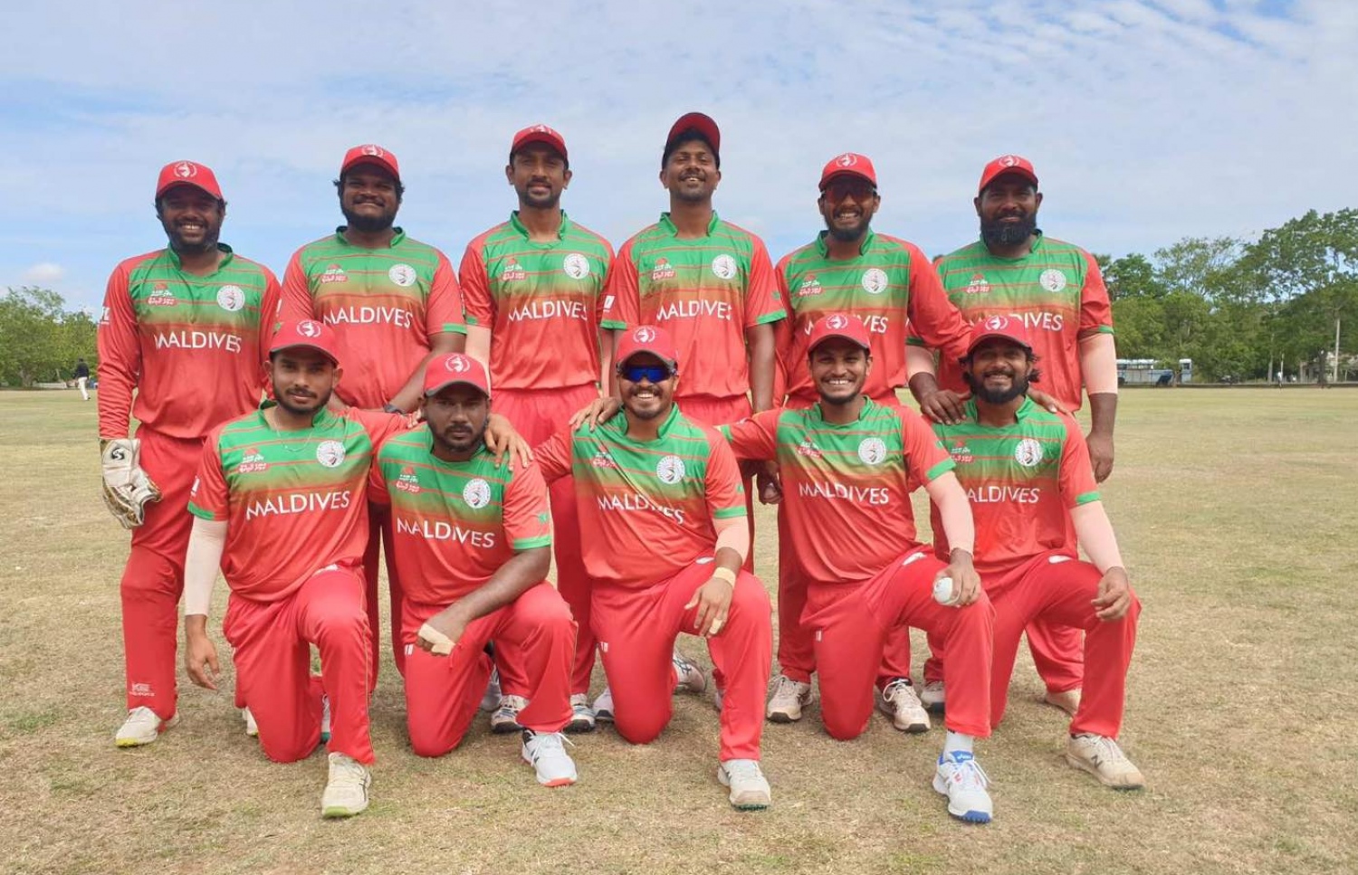 ކޮލިފައިން މުބާރާތަށް ފުރުމުގެ ކުރިން ރާއްޖޭގެ ޓީމް ލަންކާގައި ކުޅުނު ޓްރޭނިން މެޗެެއގެ ކުރިން.-- ފޮޓޯ: ސީބީއެމް