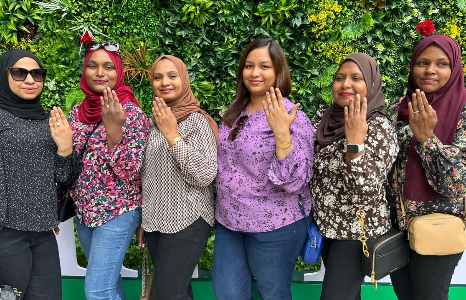 ރިޔާސީ އިންތިހާބުގެ ދެ ވަނަ ބުރުގައި މިއަދު ބަޔަކު ވޯޓު ލުމަށް ފަހު، އިނގިލީގެ ފާހަަގަ ދައްކާލަނީ.