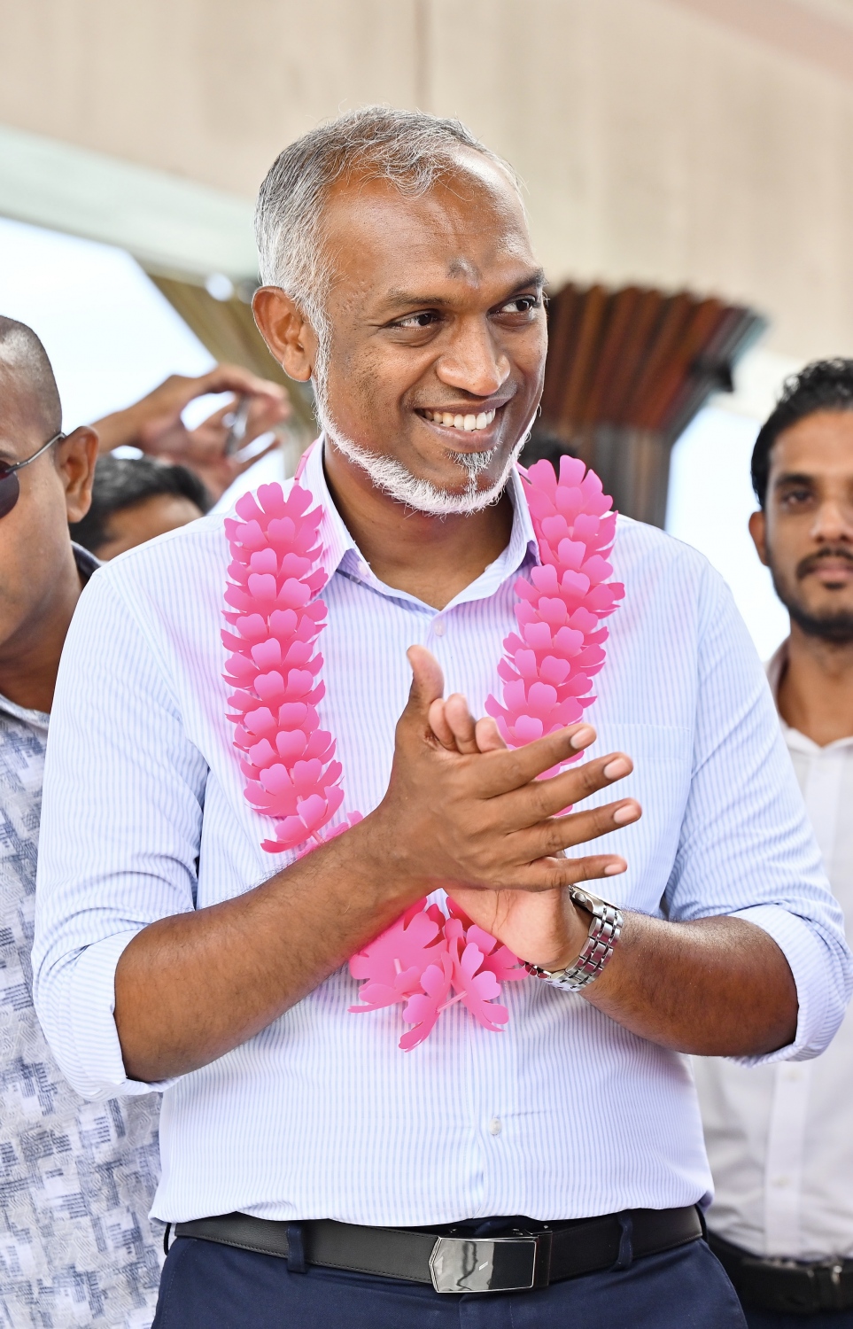 އިއްޔެ ނިންމައިލި ރިޔާސީ ކެމްޕެއިންގެ ތެރޭގައި މުއިއްޒު ސަޕޯޓަރުންނާ އެކު.---ފޮޓޯ: ނިޝާން އަލީ| މިހާރު