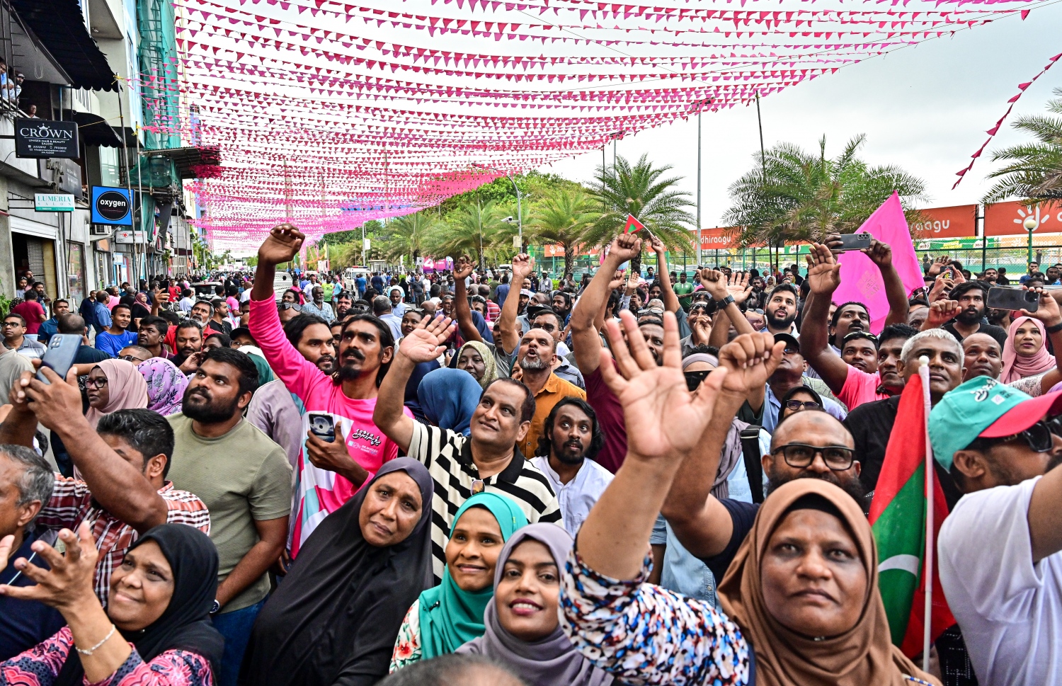 ޔާމީނަށް މަރުހަބާ ކިޔަން ސަޕޯޓަރުން އެއްވެފައި --- މިހާރު ފޮޓޯ/ނިޝާން އަލީ