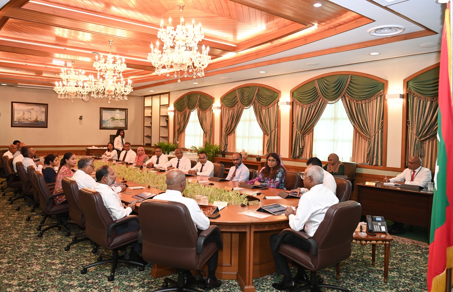 ބޭއްވި ބޭއްވި ކެބިނެޓް ބައްދަލުކުރުމުގެ ތެރެއިން: މެނިފެސްޓޯ އެއްކޮށް ތަންފީކުރުމަށް ހާއްސަ އިސްކަމެއްދޭން ރައީސް އެދިވަޑައިގެންނެވި