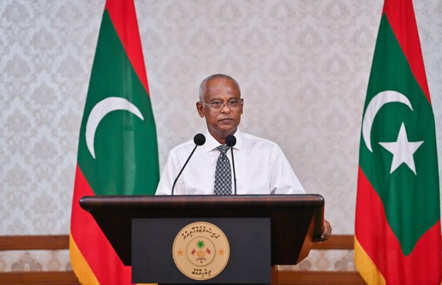 ރިޔާސީ އިންތިހާބަށް ފަހު، ރައީސް އިބްރާހިމް މުހައްމަދު ސޯލިހު ނޫސްވެރިންނާ ބައްދަލު ކުރައްވަނީ.-- ފޮޓޯ: ރައީސް އޮފީސް