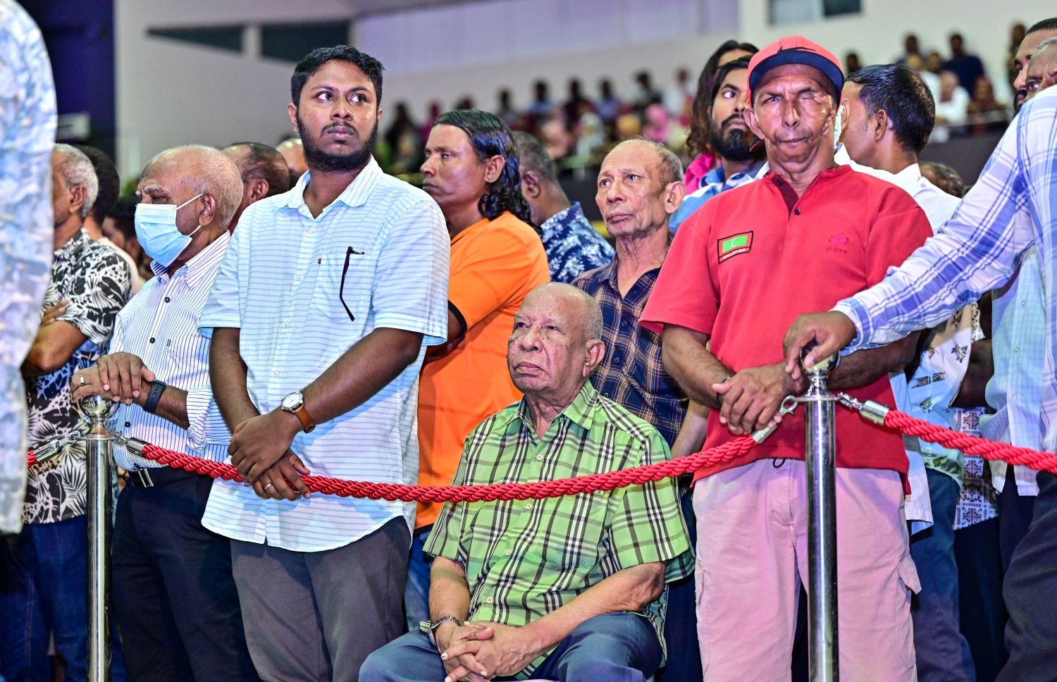 އިންތިހާބުގެ ބޮޑު ކާމިޔާބީ ފާހަގަކުރަން މިރޭ ބޭއްވި ބައްދަލުވުމުގައި އިންތިހާބީ ރައީސް ޑރ މުހައްމަދު މުއިއްޒަށް ތާއީދުކުރި ގިނަ ބަޔަކު ބައިވެރިވަނީ.-- ފޮޓޯ: ފަޔާޒު މޫސާ | މިހާރު