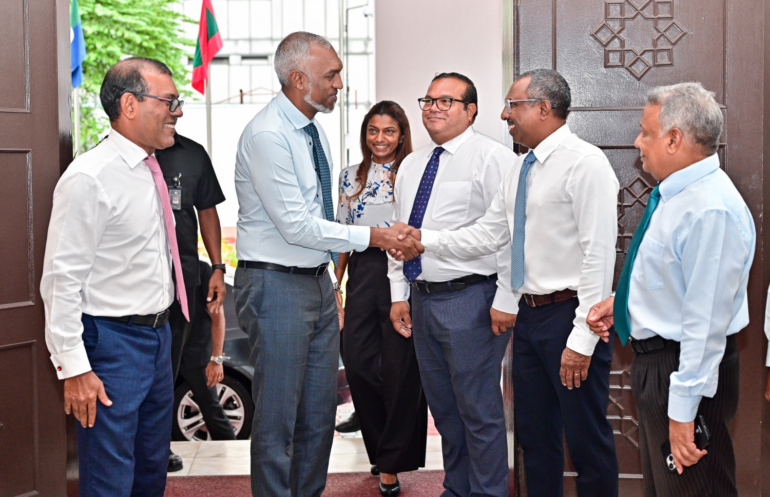 އިންތިހާބީ ރައީސް ޑރ. މުހައްމަދު މުއިއްޒު، ރައްޔިތުންގެ މަޖިލީހަށް ވަޑައިގެންނެވުން -- ފޮޓޯ: ފަޔާޒް މޫސާ / މިހާރު