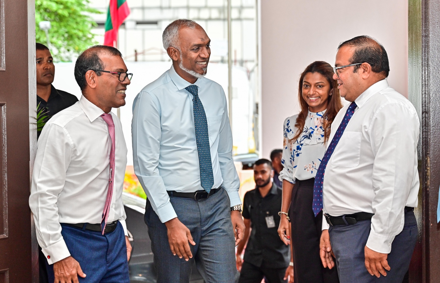 އިންތިހާބީ ރައީސް ޑރ. މުހައްމަދު މުއިއްޒު، ރައްޔިތުންގެ މަޖިލިހުގެ އިދާރާ އަށް ވަޑައިގަންނަވަނީ--- ފޮޓޯ: ފަޔާޒު މޫސާ | މިހާރު