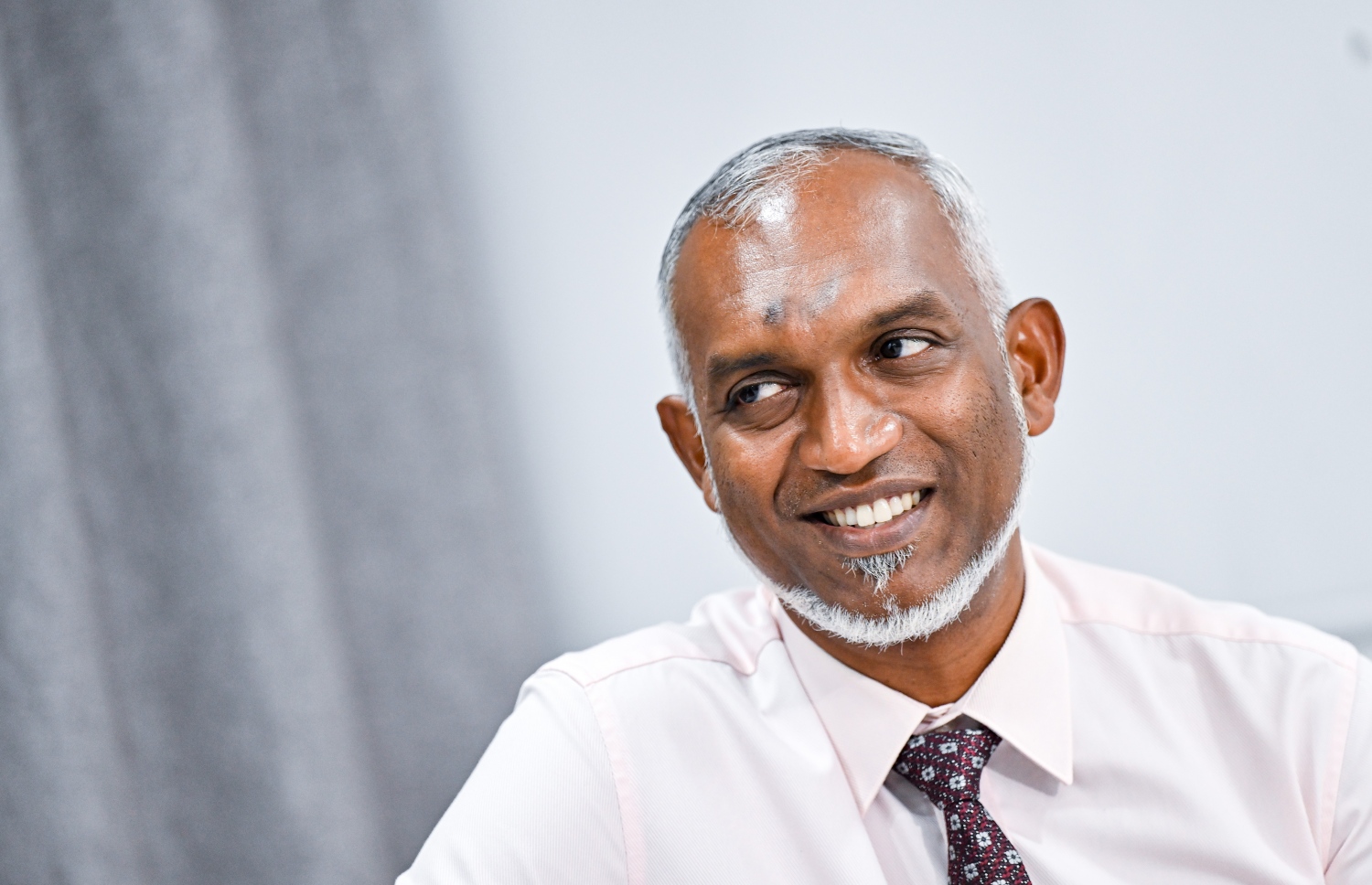 އިންތިހާބީ ރައީސް މުއިއްޒު އިއްޔެ "މިހާރު" އަށް އިންޓަވިއު ދެއްވަނީ.---ފޮޓޯ: ނިޝާން އަލީ| މިހާރު