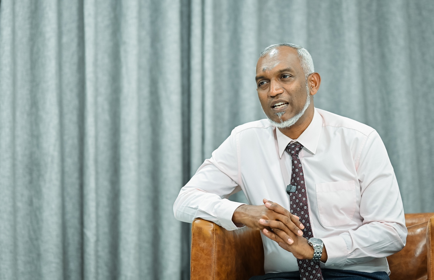 އިންތިހާބީ ރައީސް މުއިއްޒު "މިހާރު" އަށް އިންޓަވިއު ދެއްވަނީ.---ފޮޓޯ: ނިޝާން އަލީ| މިހާރު