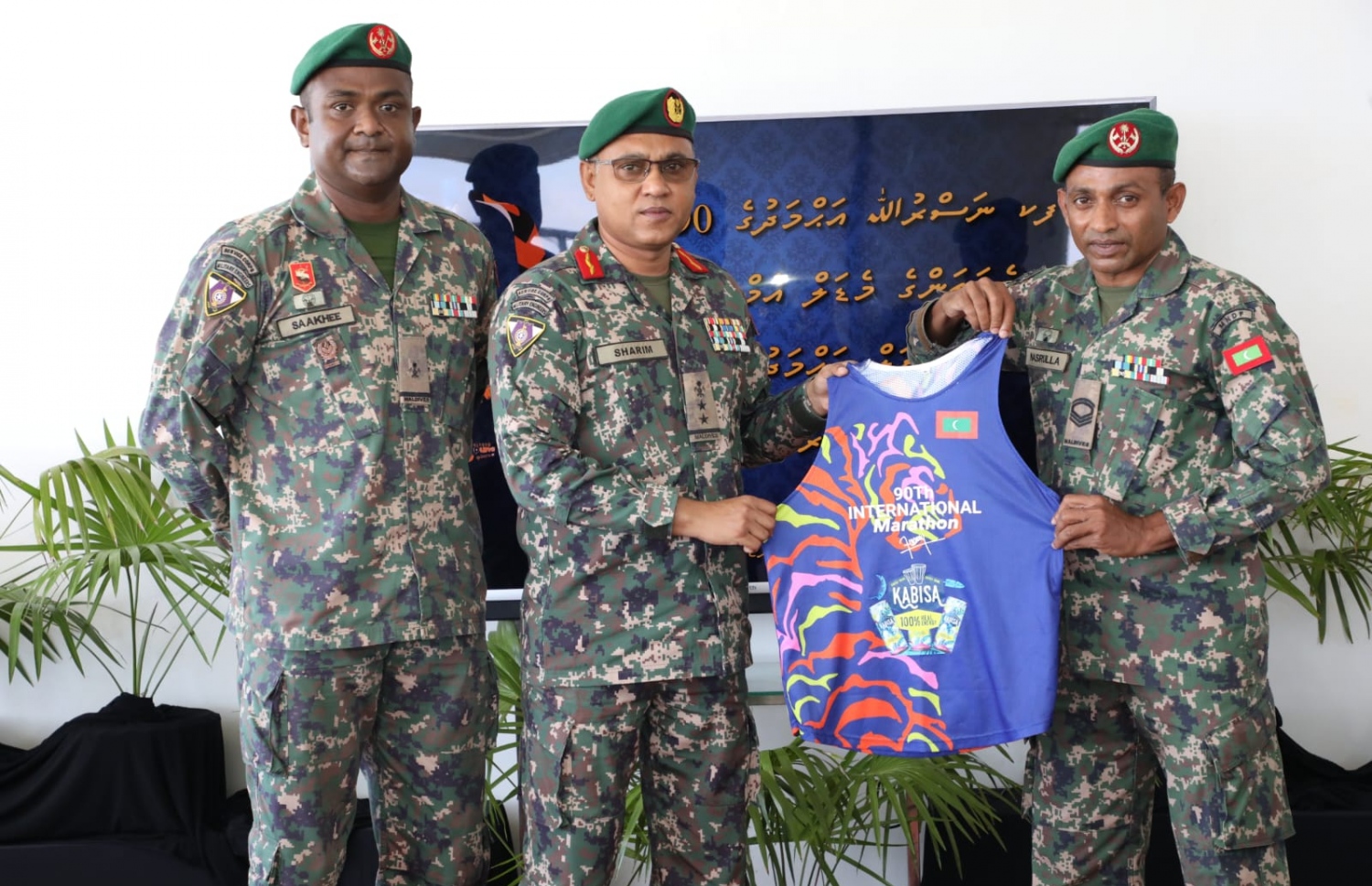 ނަސްރު (ކ) މެރަތަންގައި އޭނާ ބޭނުން ކުރި ކިޓް ޝާރިމް އާ ހަވާލު ކުރަނީ