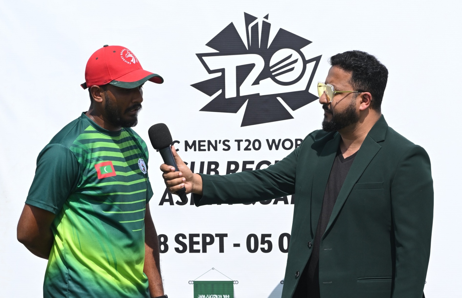 އިއްޔެ ގަތަރާ ދެކޮޅަށް ކުޅުނު މެޗަށް ފަހު ރާއްޖޭގެ ކެޕްޓަން އާދަޅޭ، މީޑީއާއަށް ވާހަކަ ދައްކަނީ.-- ފޮޓޯ: ސީބީއެމް