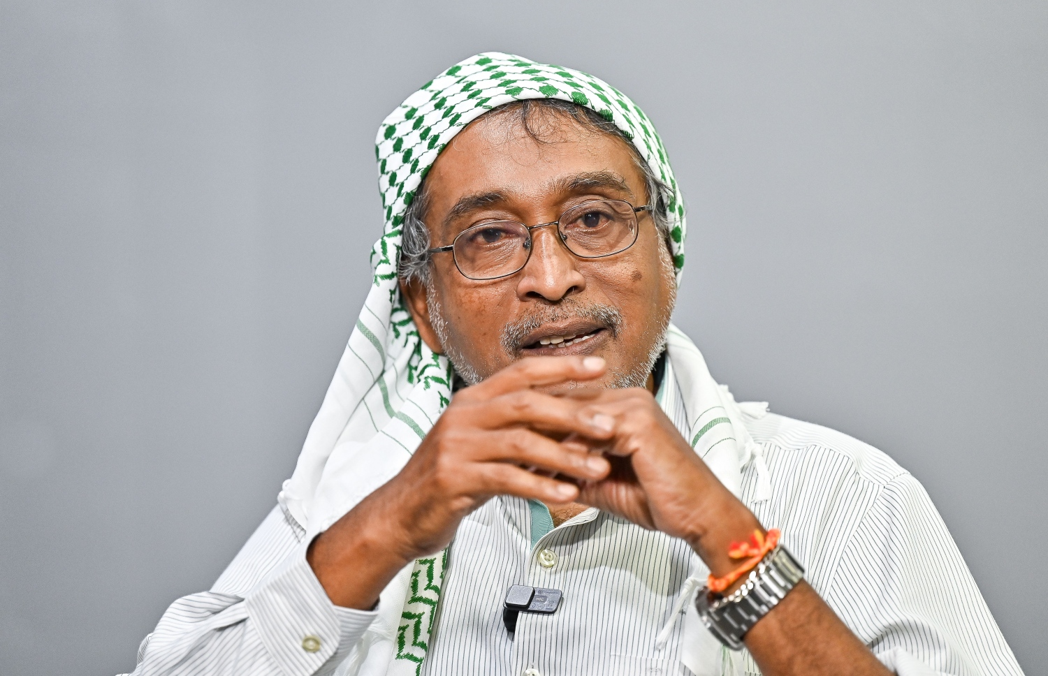 "މިހާރު"ގެ މެދު ސަފުހާ އަށް އާތިފު ވާހަކަ ދައްކަވަނީ -- ފޮޓޯ: ފަޔާޒް މޫސާ/ މިހާރު