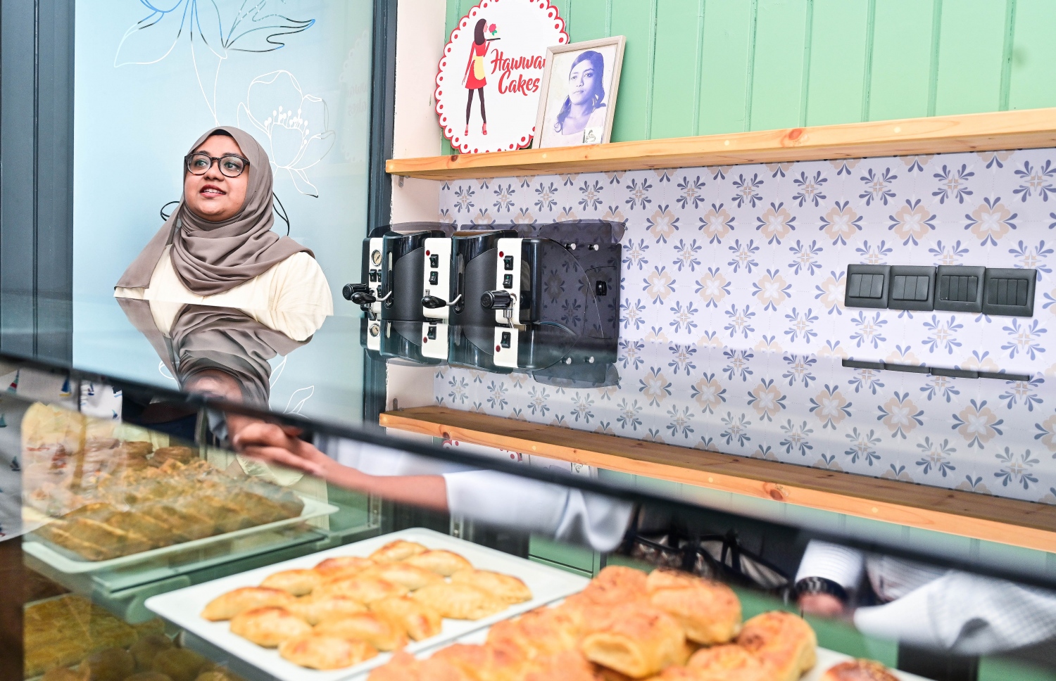 ބޭކަރީގެ އޯނަރު ހައްވާ ސޫޒަން. -- ފޮޓޯ: ފަޔާޒް މޫސާ | މިހާރު