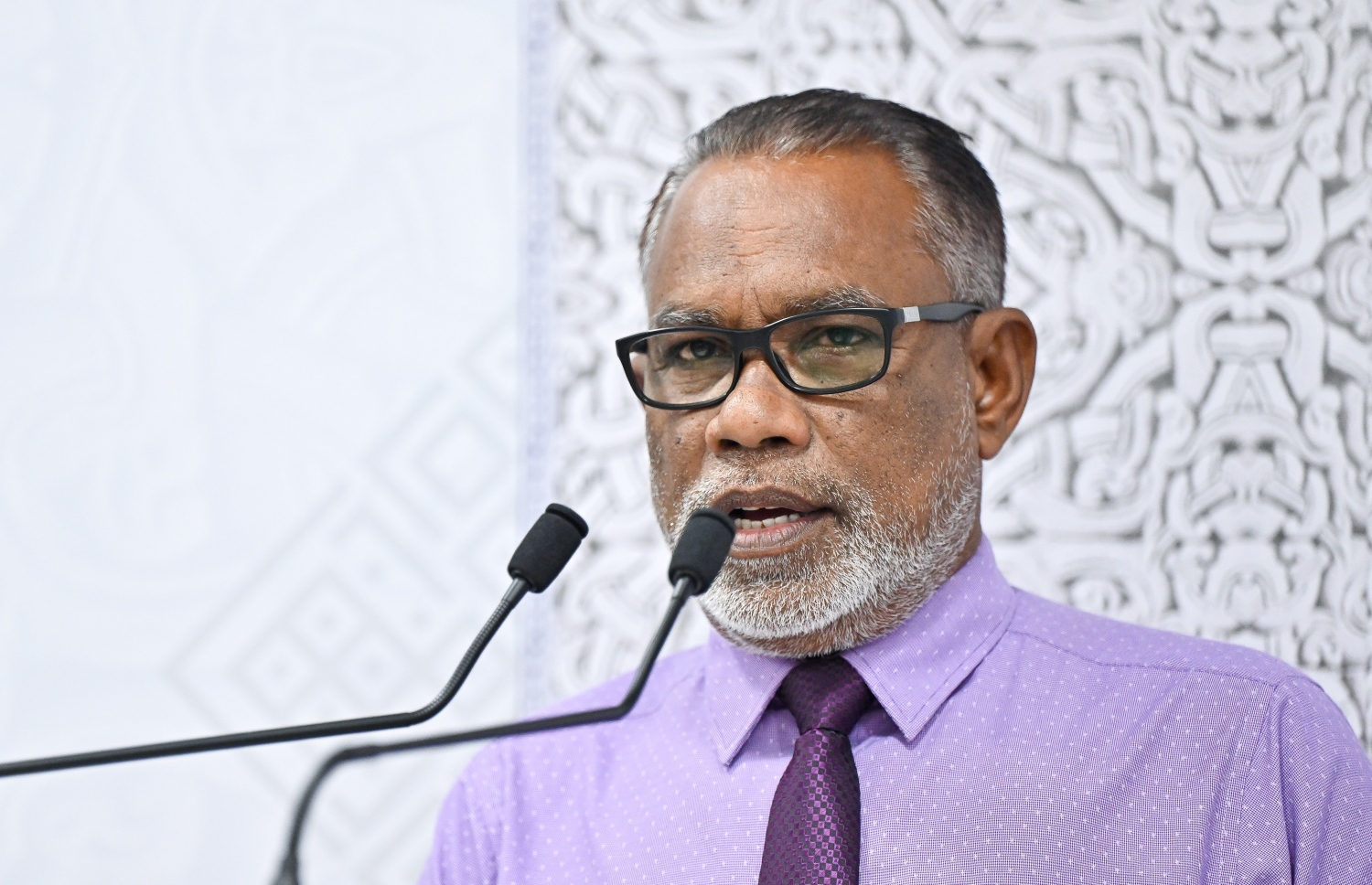 އިންތިހާބީ ރައީސް ޑރ. މުހައްމަދު މުއިއްޒުގެ އޮފީހުގައި ބޭއްވި ނިއުސް ކޮންފަރެސްގައި ޑިރެކްޓާ ޖެނެރަލް އޮފް ޓްރާންސިޝަން އަބްދުއްރަހީމް ވާހަކަދައްކަވަނީ.-- ފޮޓޯ: ފަޔާޒު މޫސާ | މިހާރު