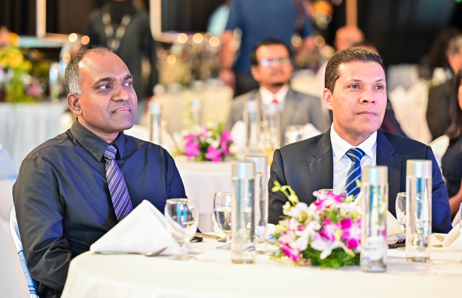 ރާއްޖޭގެ ޓޫރިޒަމް ދުވަސް ގައުމީ ފެންވަރުގައި ފާހަގަކުރަން ބޭއްވި ގާލާ ނައިޓްގައި އެމްއޭސީއެލްގެ ޑެޕިއުޓީ މެނޭޖިން ޑިރެކްޓަރު ތޯހާ (ކ) ބައިވެރިވެވަޑައިގަންނަވަނީ.---ފޮޓޯ: ފަޔާޒު މޫސާ| މިހާރު