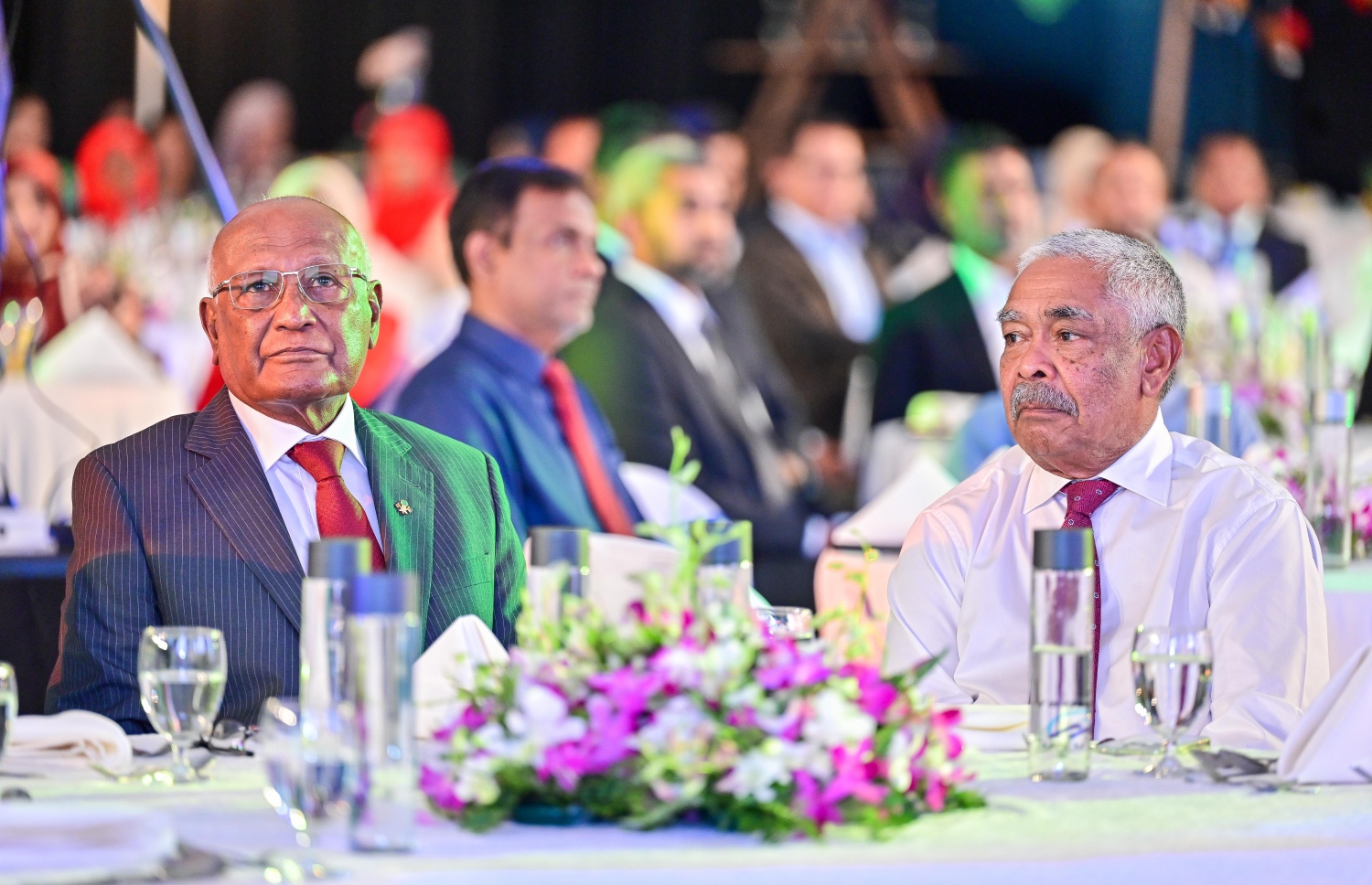 ރާއްޖޭގެ ޓޫރިޒަމްގެ އެއް ބާނީ ޗަމްޕާ ހުސައިން އަފީފް (ކ) އާއި ރާއްޖެ އަށް ޓޫރިޒަމް ތައާރަފު ކުރުމުގައި އެ ބޭފުޅާއާ އެކު އިސް ދައުރެއް އަދާކުރެއްވި މިހާރުގެ ހެލްތު މިނިސްޓަރު އަހުމަދު ނަސީމް ގައުމީ ފެންވަރުގައި ޓޫރިޒަމް ދުވަސް ފާހަގަކުރުމުގެ ހަފުލާގައި ބައިވެރިވެވަޑައިގަންނަވަނީ.---ފޮޓޯ: ފަޔާޒު މޫސާ| މިހާރު