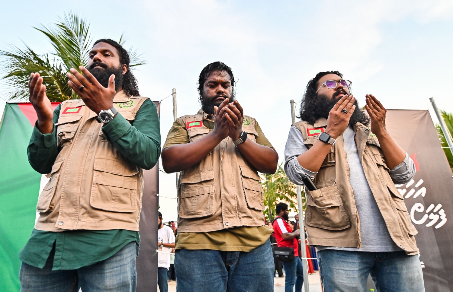 އިންޓަނޭޝަނަލް އެއިޑް ކެމްޕޭން (އައިއޭސީ) އިން އިންތިޒާމު ކޮށްގެން "ދިވެހިން ފަލަސްތީނާއެކު" ނަމުގައި މާލޭގައި ބޭއްވި ބޮޑު އެއްވުން ނިންމާލުމުގެ ގޮތުން ދުއާ ކުރަނީ -- ފޮޓޯ: ފަޔާޒު މޫސާ | މިހާރު