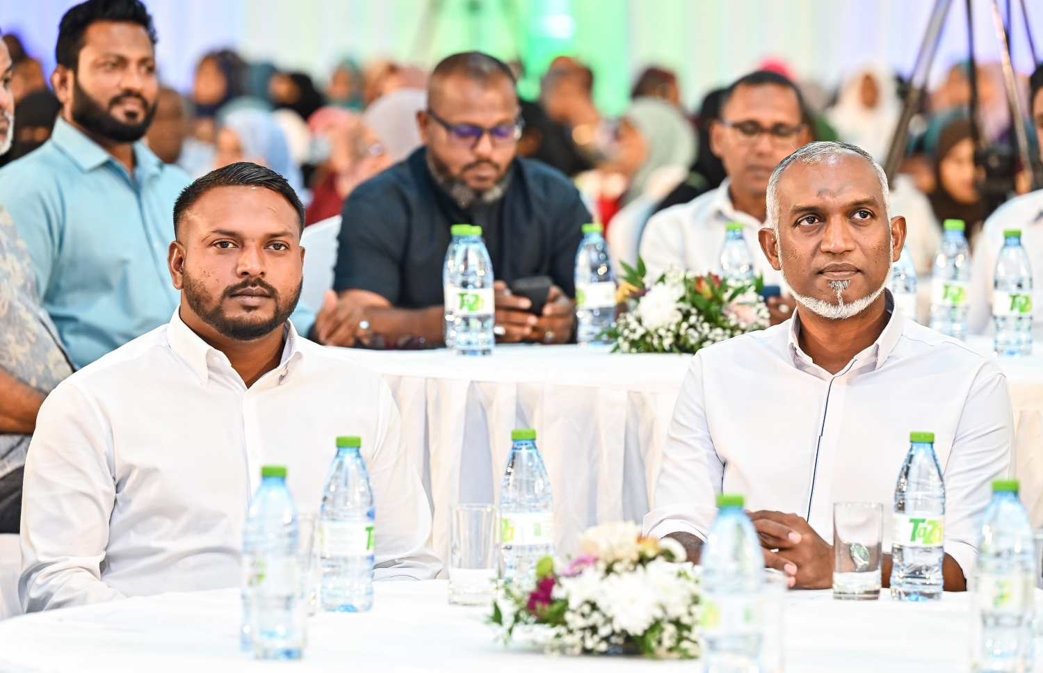 މާލޭގެ މޭޔަރު އަދި އަންނަ މަހުގެ 17 ގައި ރާއްޖޭގެ ވެރިކަމާ ހަވާލުވެވަޑައިގަންނަވާ ޑރ. މުއިއްޒާއި މާލޭގެ ޑެޕިއުޓީ މޭޔަރު މުހައްމަދު ނަރީޝް މިރޭގެ ބައްދަލުވުމުގައި: މާލެ ސިޓީ ކައުންސިލް ހިންގުމާ ވަގުތީ ގޮތުން މިހާރު ހަވާލުވެ ހުންނެވީ ނަރީޝް.---ފޮޓޯ: ފަޔާޒު މޫސާ| މިހާރު