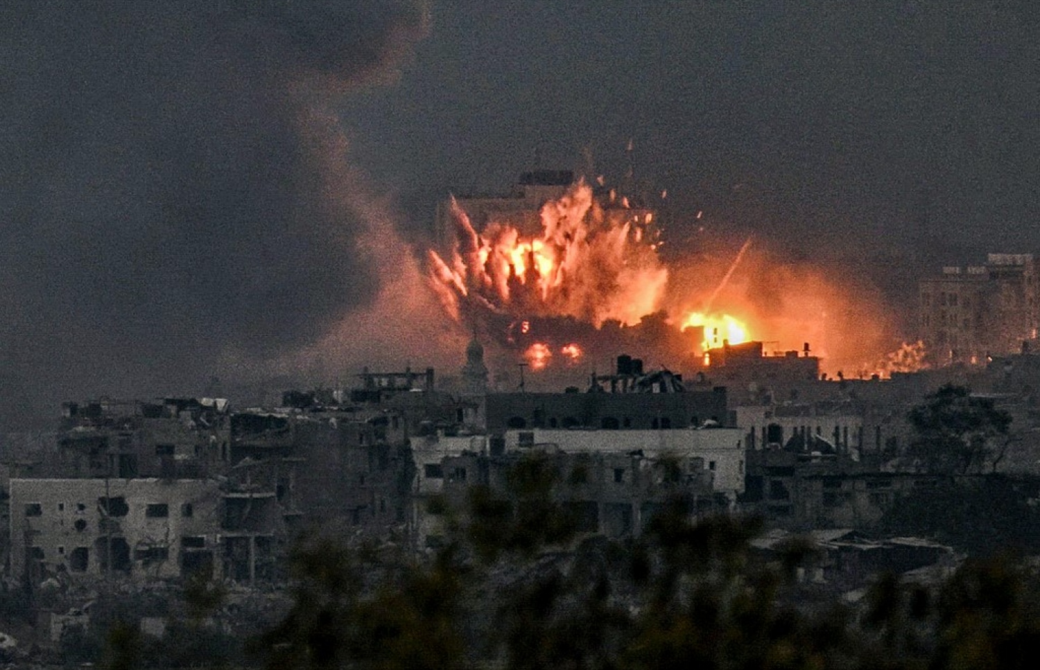 އިޒްރޭލުގެ ހަމަލާއެއްގައި ޒަހަމްވި ފަލަސްތީނުގެ އިމާރާތެއް ރޯވެ އަނދަނީ.-- ފޮޓޯ: އޭއެފްޕީ